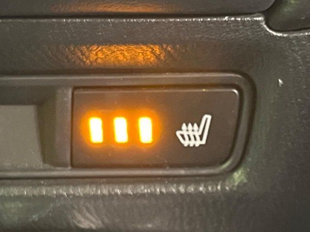 【前席シートヒーター】寒い日に重宝するシートヒーター！エアコンより早く温まってくれるので寒がりの人も安心ですね♪エアコンの温風は乾燥するから苦手、という方にもをおすすめです。