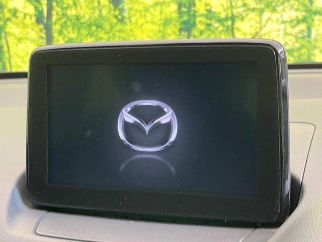 【マツダコネクトナビ】車内の雰囲気にマッチした一体型タイプのナビ。各種車輌設定やBluetooth再生等、様々な機能が楽しめます。直感的なダイヤル操作が可能で、使い勝手も良好です。