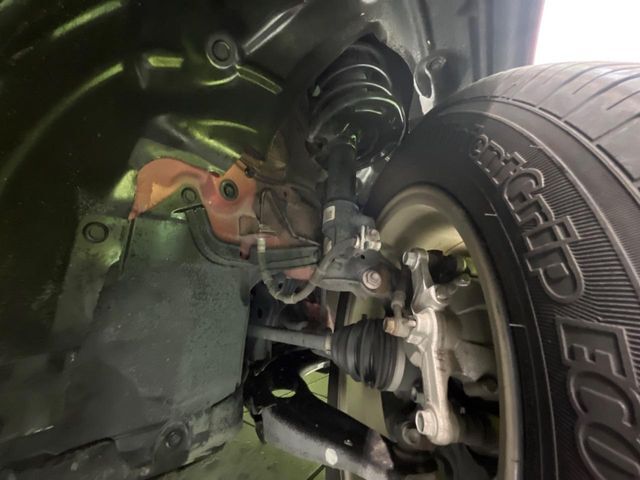 お車を安心してお乗りいただく為には、足回りの定期点検が欠かせません。サービスサポート（有償保証）では無料点検もご提供しており、安心のカーライフをお過ごしいただけるサポート体制が整っています。
