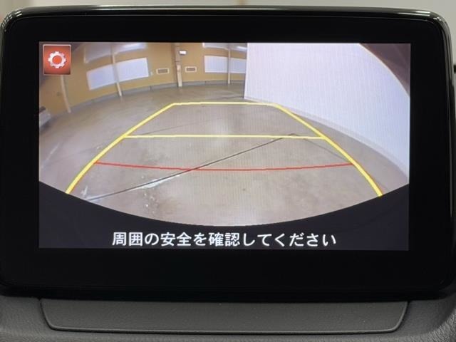 バックモニター付なので後退時に後方が見えるので安心。　車は構造上、死角がたくさんなので万が一を考えると必須ですね。　あくまで補助の為の装備、バックは目視で確認する事が重要ですよ。