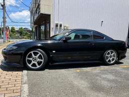 SR20DET搭載のハイパフォーマンスマシンを、基本ライトチューン仕様に仕上げております！街乗りは勿論、ナイトドライブやハイウェイドライブ、時にはヒルアップダウンでその加速とコーナーリングに衝撃を体感下さい！