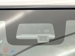 【スズキ　セーフティサポート】走行中に前方の車両等を認識し、衝突しそうな時は警報とブレーキで衝突回避と被害軽減をアシスト。より安全にドライブをお楽しみいただけます。