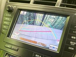 【バックカメラ】駐車時に後方がリアルタイム映像で確認できます。大型商業施設や立体駐車場での駐車時や、夜間のバック時に大活躍！運転スキルに関わらず、今や必須となった装備のひとつです！