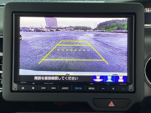 バックカメラも装備しております。車庫入れの苦手なお客様も安心！重宝してくれます！