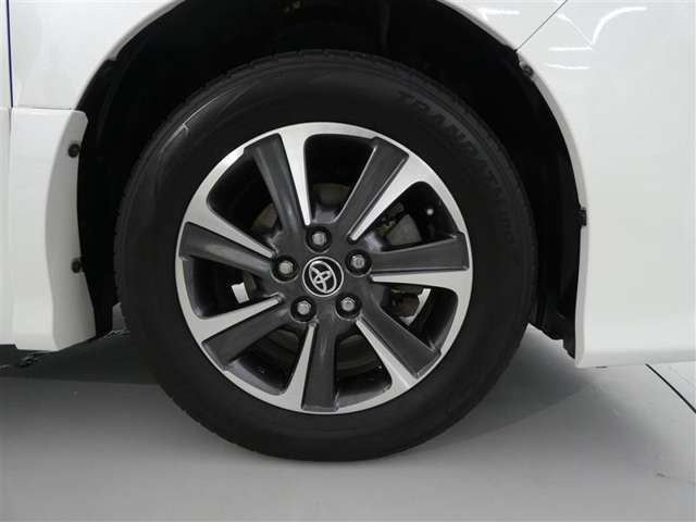 【アルミホイール】純正アルミホイール装着車です。