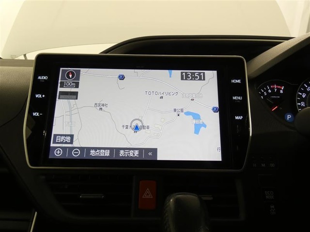 【メモリーナビ＆フルセグTV】フルセグTVチューナー装備☆タッチパネルで目的地セットも簡単！CD＆DVDプレイヤー内蔵☆渋滞情報（FM-VICS）もキャッチ！