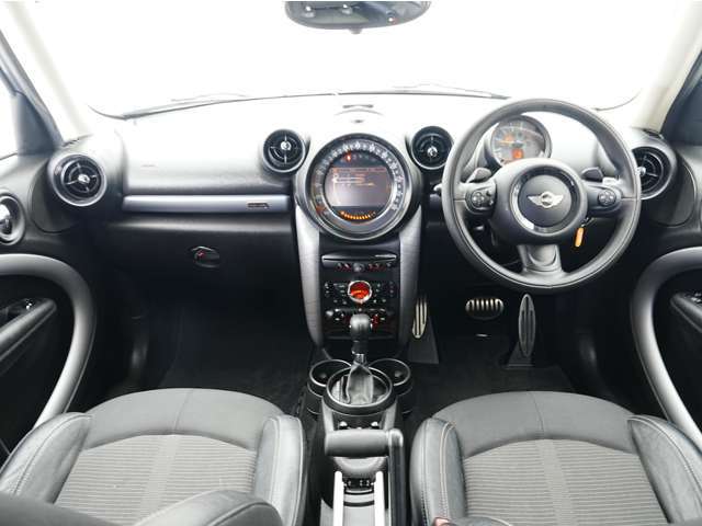 「キズやエンジンの状態は?」「イヤな臭いはしない?」「修理歴や水没車じゃないか気になる！」どんな小さな不安でもお答えします。お気軽にお問い合わせください！