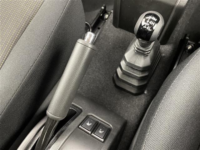 【4WD MODE/スイッチ】必要に応じてそれぞれのモードに切り替えていきます！悪路や高速道路などパワーが必要なところは4WDで！！街乗りなどは2WDで！！用途によって切り替えられて便利です♪