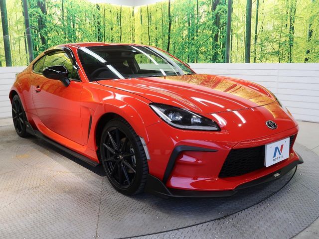 大好評のボディコーティング「弾スプラッシュコート」もご納車までに施工可能。通常のガラスコートと異なる、耐久年数6年の無機質ガラスコーティングが、ボディをキレイな状態に保ってくれます。