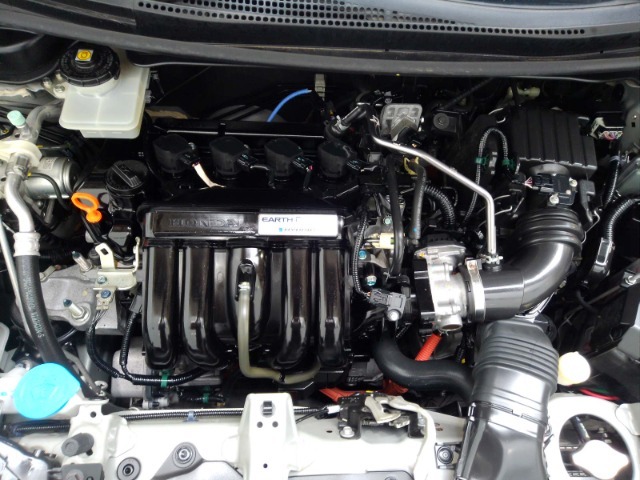 スポーツハイブリッド1.5L　i-VTEC   DCDエンジン搭載です。