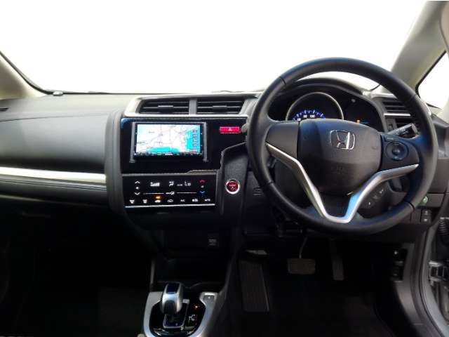 Honda車が初めての方にも扱いやすく分かりやすいインパネ周りと各種スイッチ類です。