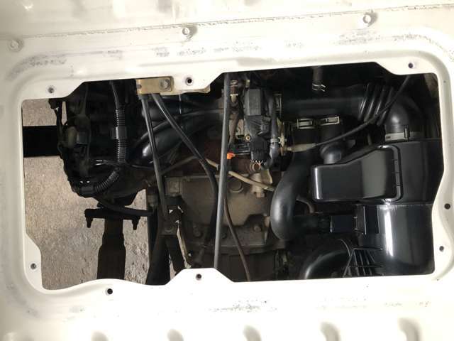 駐車場がございますので、お車でのご来店大歓迎です。電車など、公共機関でお越しの方には無料送迎も行っておりますので、お気軽にお申しつけ下さい。