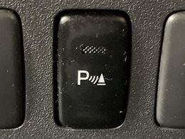 【クリアランスソナー】バンパーに付いたセンサーが障害物を検知！一定の距離に近づくとアラートで教えてくれます♪狭い駐車スペースや車庫入れ時も安心ですね☆