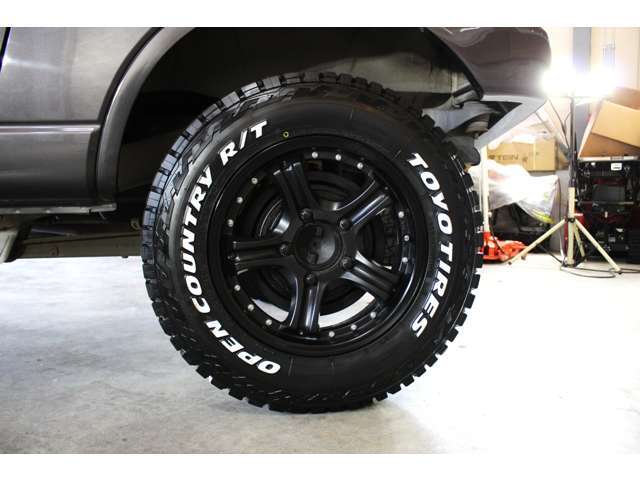 新品TOYOオープンカントリータイヤ