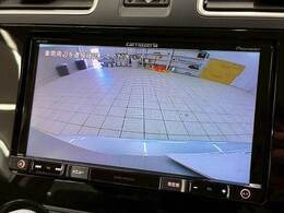 【カラーバックモニター】を装備しております。リアの映像がカラーで映し出されますので日々の駐車も安心安全です。