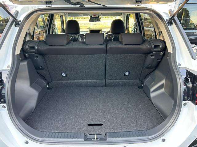 支払総額は、『店頭納車に関わる際の全ての費用』です。県外（市外・遠い地域の方）のお客様には、県外登録費用、陸送費など別途費用がかかりますのでお気軽にお問い合わせ下さい。