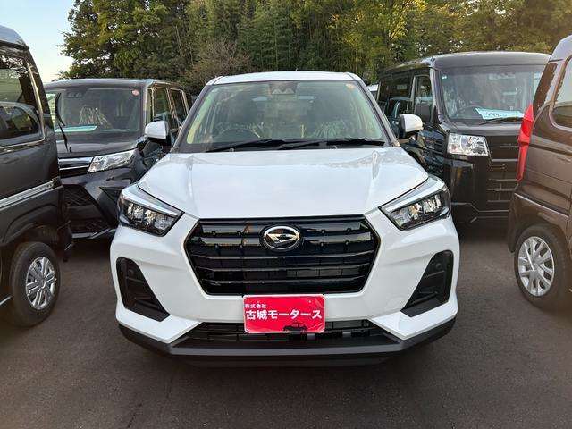 在庫数は約800台！！ 年間販売台数は約4000台！！ 大量販売・大量仕入で1台あたりのコストを削減しています！！