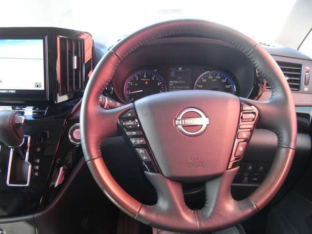 全国販売可能です。日産の整備士が車検整備や法定点検を行っておりますので安心してお乗りいただけます。また1年間の保証付で保証整備は全国の日産系ディーラーで受けていただけます。