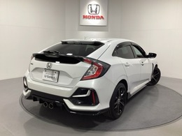 Honda認定中古車 U-Selectは3つの安心をお約束します。　1　Hondaのプロが整備した安心。 2　第三者機関がチェックした安心。　3　購入後もHondaが保証する安心。