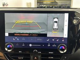 【パノラミックビューモニター】クルマを真上から見下ろした視点で駐車をサポートします！クルマの斜め後ろや真横など、いち早く障害物に気が付くことができます。