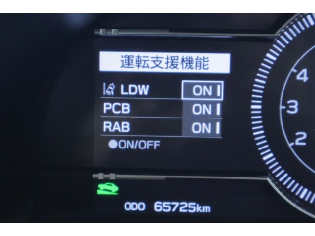 衝突被害軽減ブレーキを搭載した「サポカー」です。安全機能の詳細は販売 店スタッフまでおたずねください。機能を過信せず、必ずご自身で安全運転 を行ってください。
