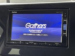 【Honda純正ナビゲーション（Honda CONNECT対応）】通信により地図が自動で更新され、車内Wi-Fiでスマホやタブレット、ゲーム機なども楽しめます。