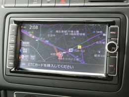 今では必需品のアイテム！VW純正メモリーナビ！知らない道もナビがあれば安心！フルセグも付いてます！お客様のカーライフを快適にサポートしてくますね♪