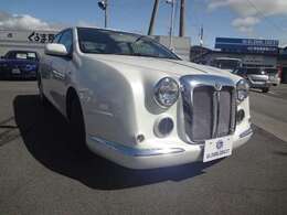 中古自動車販売士が在籍！　中古自動車販売士とは？　「お客様の立場で最適な一台をお届けする」ことを目的として、中古自動車販売店の販売員を研修・試験・認定する制度です。