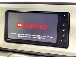 【純正ナビ】人気の純正ナビを装備しております。ナビの使いやすさはもちろん、オーディオ機能も充実！キャンプや旅行はもちろん、通勤や買い物など普段のドライブも楽しくなるはず♪