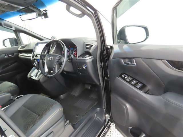 【禁煙車の定義】当店の定義・・・☆タバコ臭くない事☆コゲがない事☆灰皿等の喫煙器具が未使用の事　以上3項目をクリアした場合【禁煙車】と表示します。（現状を表しています。過去の事は、断定できません。）