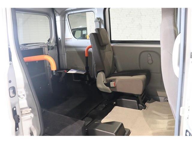 車椅子の方にも安心の車両。ご一緒にドライブもできます。