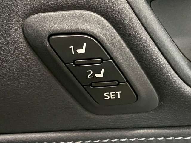 【運転席ポジションメモリー付パワーシート】ワンタッチで記憶させていたシートの前後・リクライニングはもちろん、シートリフターも備えます☆快適なドライブをお楽しみ下さい♪