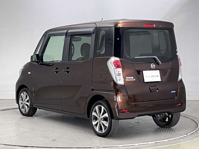 【ワイド保証】日産販売店の中古車には、無料で保証が付いています。走行距離無制限で、無料保証期間は1年間から。品質に自信があるから実現した、日産ならではの保証です。