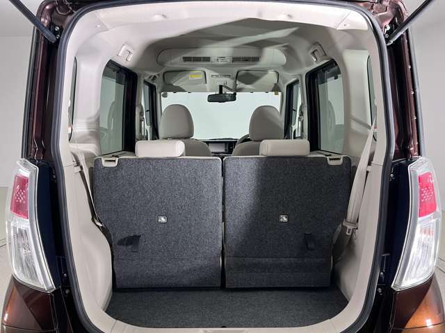 【ラゲッジスペース】ラゲッジスペースは広々です。ほかにもシートアレンジが可能です。