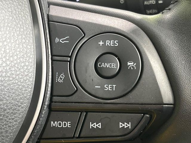 【レーダークルーズコントロール】高速道路での長距離走行が楽に！！自動で速度を保つクルーズコントロールが、衝突軽減システムと連携し、前方の車両を感知して車間を保つように速度調節してくれます！！