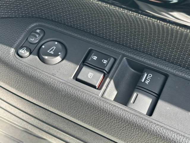 ★納車前に、専属のクリーニングスタッフが、ピッカピカにクリーニングして納車いたします！もちろん、ピッカピカの状態でお渡しするクリーニング費用も支払総額に含まれています！