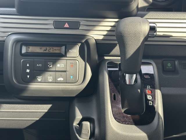 ★カーナビ本体￥49,000円～工賃￥17,000円（取付キット等含む）で取付できます。お客様に必要なカーナビも、当店取り扱いカーナビ10種類の中からご提案いたします！