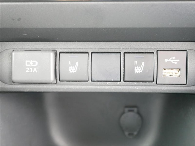 USB差込口　シートヒーター(運転席助手席両方にあります)