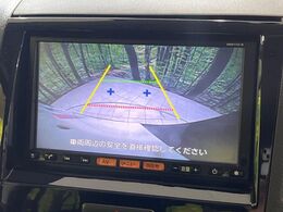 【バックカメラ】駐車時に後方がリアルタイム映像で確認できます。大型商業施設や立体駐車場での駐車時や、夜間のバック時に大活躍！運転スキルに関わらず、今や必須となった装備のひとつです！