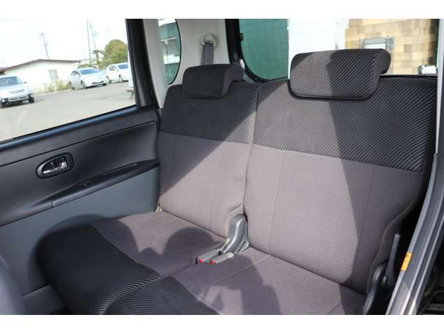 リヤシートも使用感少なく綺麗な状態です( ´艸｀)