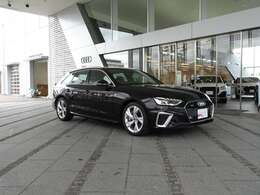 サイドはAudiの黄金比、ウィンドウ1：ボディ2でレイアウトされ、自然で統一感のあるデザインはどの角度から見ても上品でエレガントに思わせてくれます。Audiの基本的なデザインです。