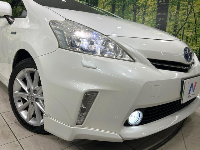 【LEDヘッドライト】悪天候や夜間走行時も良好な視界を確保し安心して運転できる高輝度LEDヘッドライトを装備！点灯速度が早く、消費電力も抑えられています。