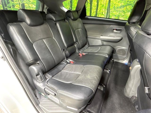 後部座席も気になるようなキズ・汚れやへたり等、大きなダメージはなく、良好な状態です。