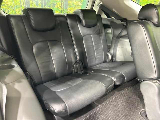 3列目シートはもちろん状態良好☆大人でもゆったりと座って頂けますので、大人数でのお出かけもラクラクです♪ご家族で、気の知れた仲間で、ドライブに行くのが楽しみですね♪