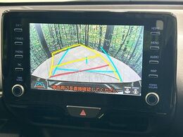 【バックカメラ】駐車時に後方がリアルタイム映像で確認できます。大型商業施設や立体駐車場での駐車時や、夜間のバック時に大活躍！運転スキルに関わらず、今や必須となった装備のひとつです！