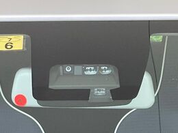 【スズキ　セーフティサポート】走行中に前方の車両等を認識し、衝突しそうな時は警報とブレーキで衝突回避と被害軽減をアシスト。より安全にドライブをお楽しみいただけます。