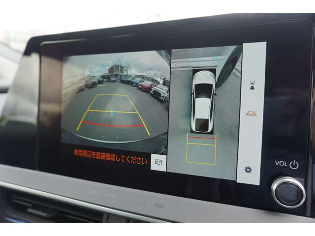 パノラミックビューモニター　車両を上から見たような映像をディスプレイオーディオ画面に表示。運転席からの目視だけでは見にくい、車両周辺の状況をリアルタイムでしっかり確認できます。