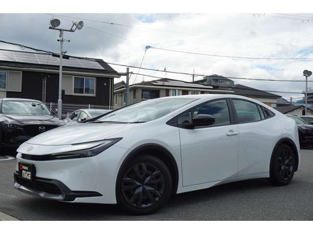 運転に集中しやすいコックピット。視線を前方に誘導する、トップマウントメーターを起点とし、安全確認がしやすく、運転に集中できる構成に。最大限走りの良さを楽しむことができます。