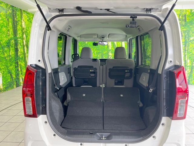 普段のお買い物や通勤、送迎等に十分な荷室スペースを確保しております。セカンドシートを倒すと、大きな荷物の積載も可能です♪
