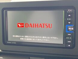 【純正ナビ】人気の純正ナビを装備しております。ナビの使いやすさはもちろん、オーディオ機能も充実！キャンプや旅行はもちろん、通勤や買い物など普段のドライブも楽しくなるはず♪